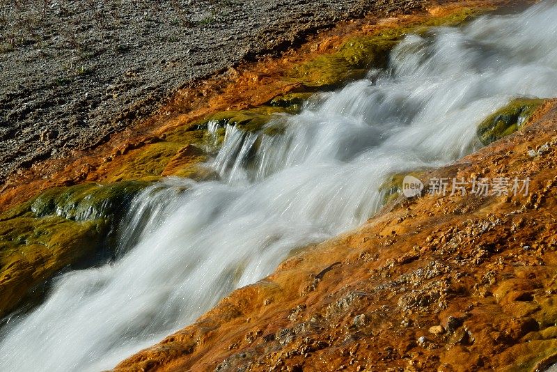 黄石公园大棱镜温泉的热水