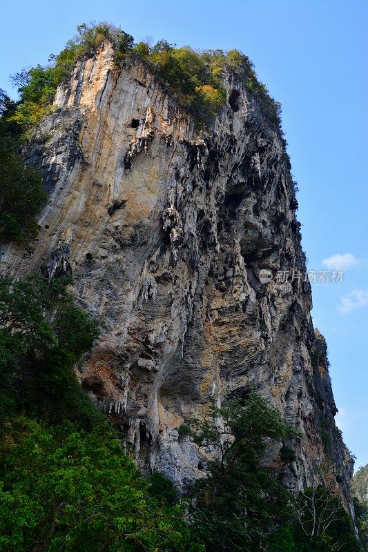 拉雷半岛东西海滩的喀斯特山