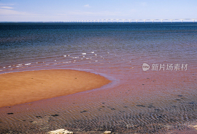 加拿大诺森伯兰海峡上的联邦大桥