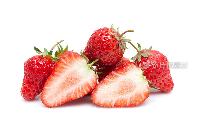 新鲜草莓孤立在白色背景