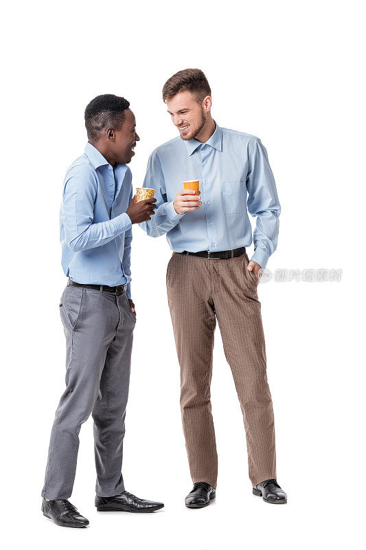 两个商人在喝咖啡