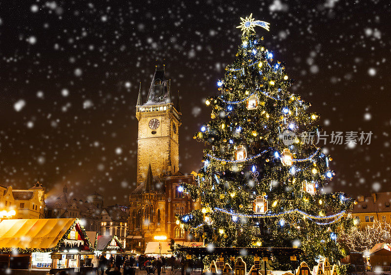 布拉格旧城广场上的圣诞集市