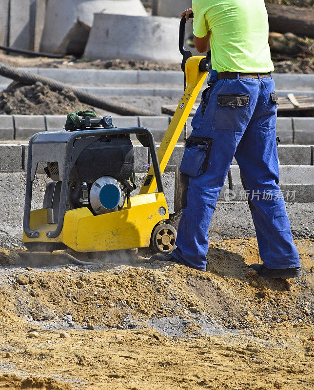 从事道路建设工作