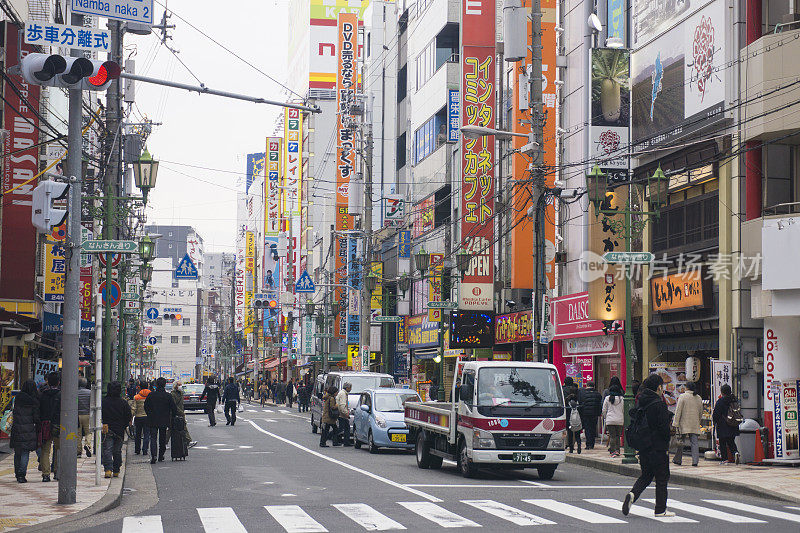 日本大阪繁忙的街道