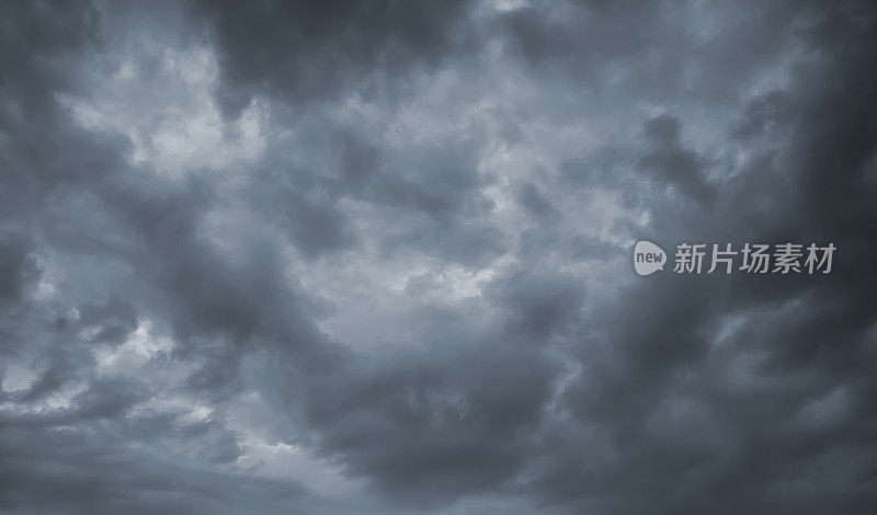 暴风雨的天空