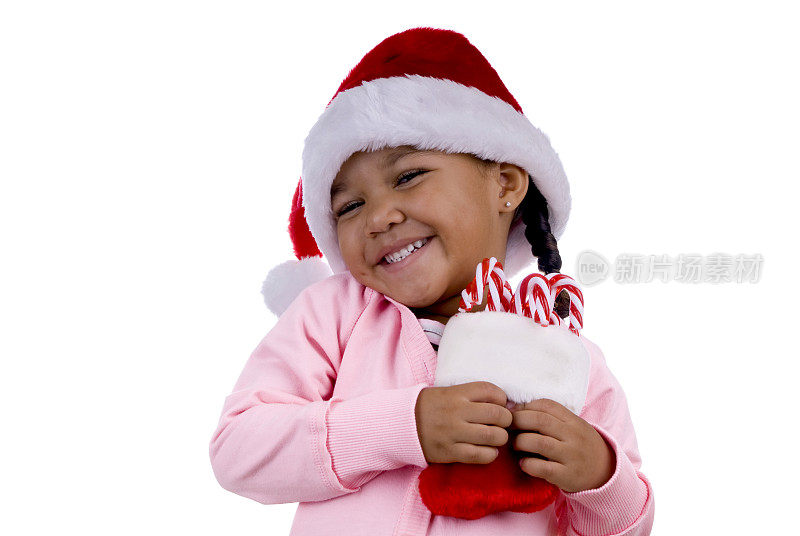 孩子拿着她的圣诞糖果在一个小长袜
