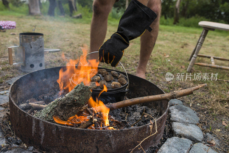 传统的篝火，荷兰烤炉烹饪