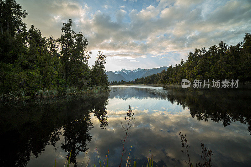 库克山的倒影，马西森湖，新西兰