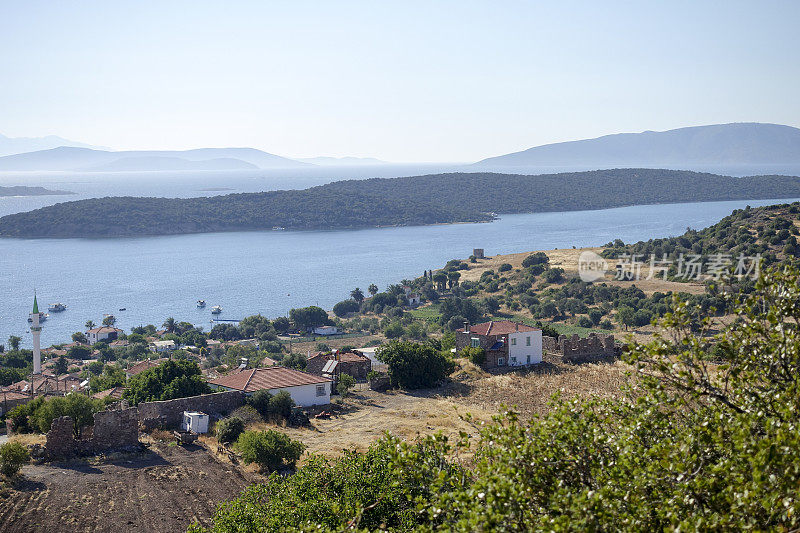 Ildırı是爱琴海沿岸一个风景如画的海边村庄，属于土耳其İzmir省Çeşme行政区，面对着Chios