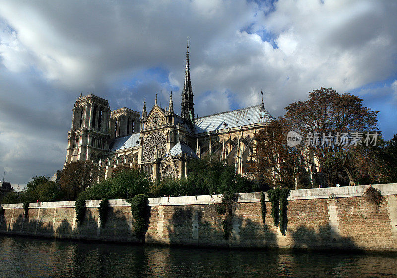 巴黎圣母院，法国巴黎