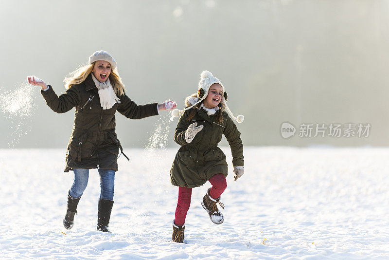 冬季运动会在雪地里举行