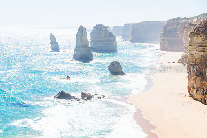 背光十二使徒和悬崖在大洋路，维多利亚，澳大利亚