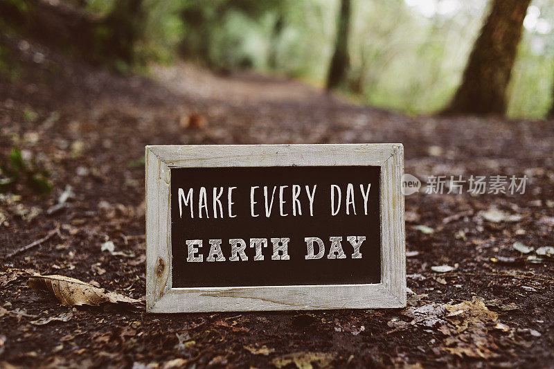 用黑板和课文使每一天都地球日