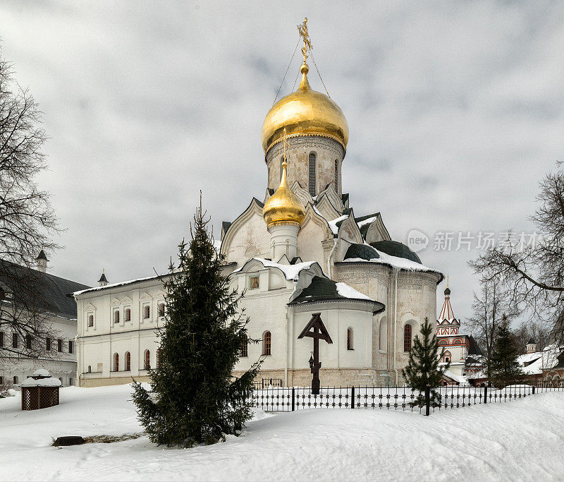 萨维诺-斯托尔热夫斯基修道院在冬天的一天。莫斯科地区。