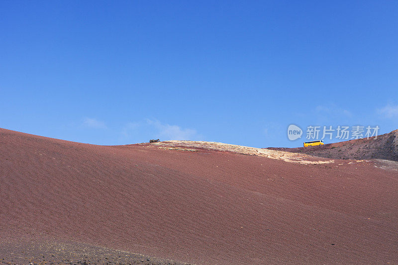 提曼法亚的旅游巴士