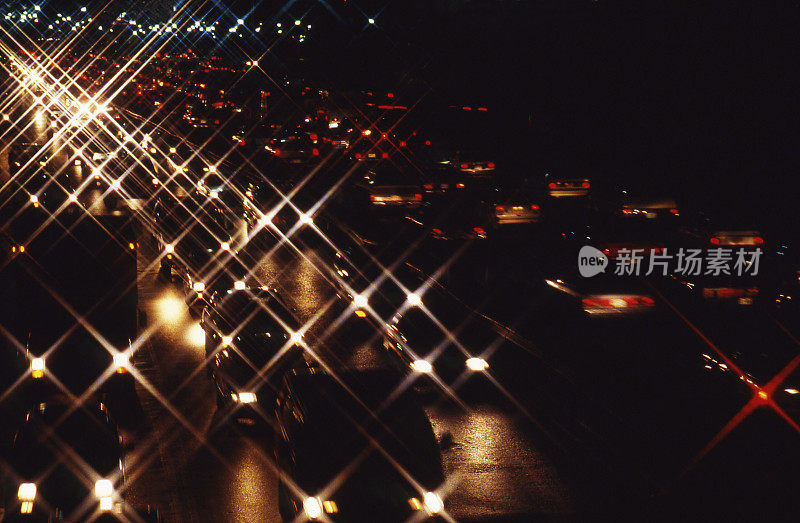 高速公路上汽车的交通灯