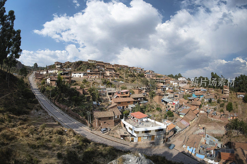 秘鲁库斯科郊区住宅的高架视图