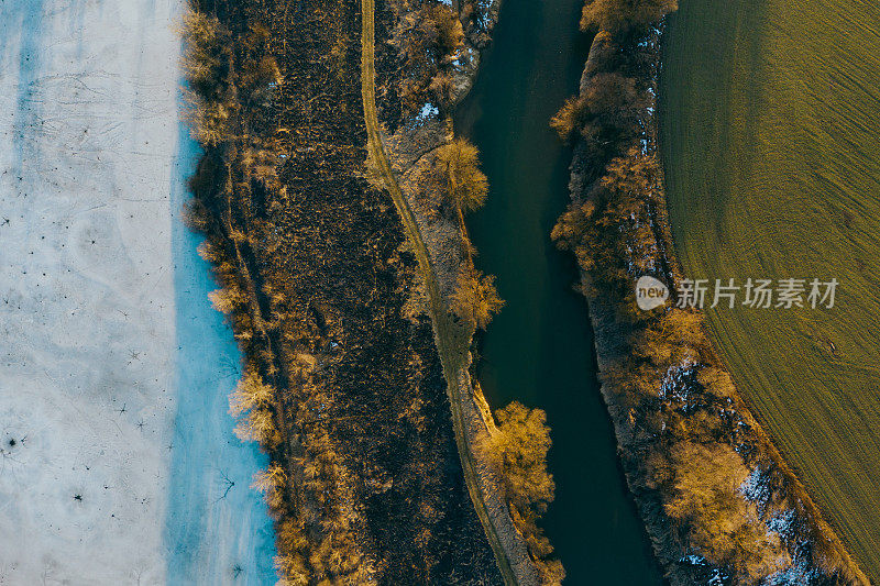 冬季河流鸟瞰图