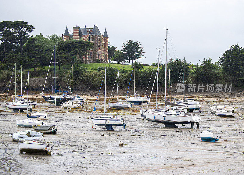 Saint-Briac-sur-Mer位于布列塔尼西部的圣马洛区，位于翡翠海岸。