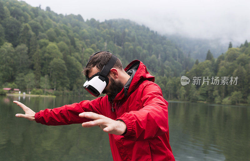 VR红雨衣人