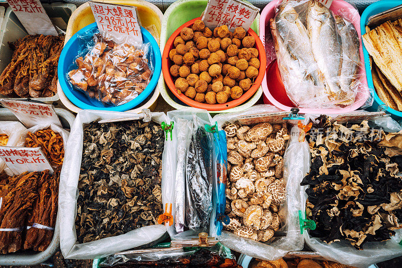 在中国香港街市出售的各种食物