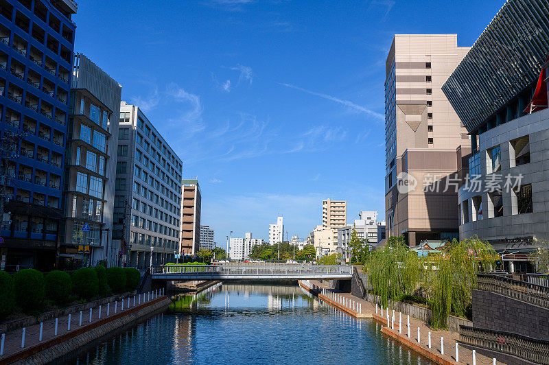 日本福冈中河与博多市天际线