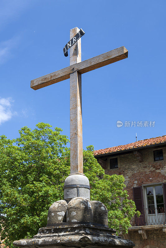 十字在历史悠久的卢西尼亚诺