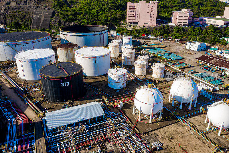 石油和天然气炼油厂储罐和设备的细节石油管道钢与阀门工业石油。