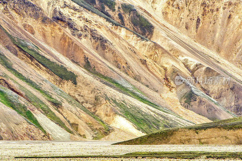 欧洲美丽独特的岛国冰岛的高地上的Landmannalaugar的令人叹为观止的彩色山丘