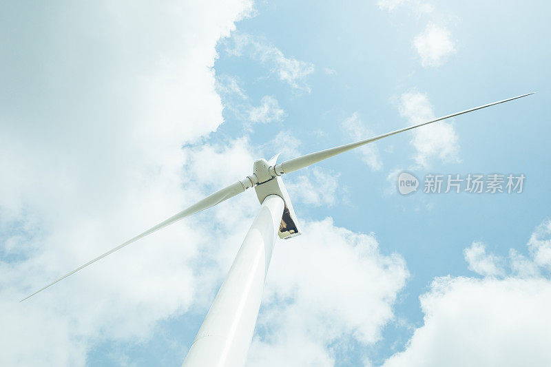 风力发电站，蓝天白云，清洁能源