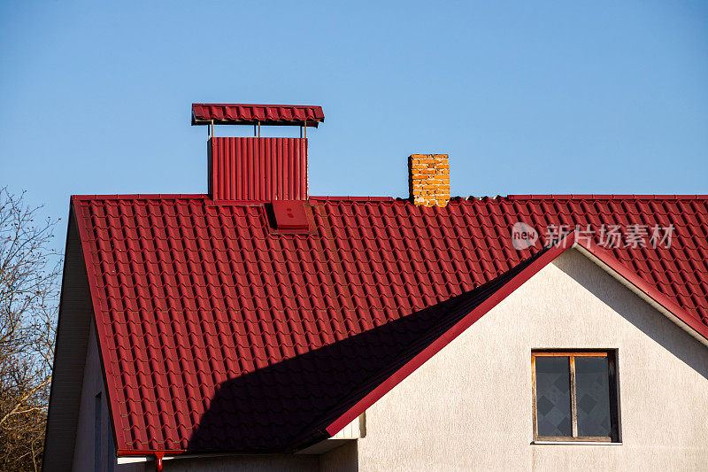 屋顶金属板。现代屋面材料