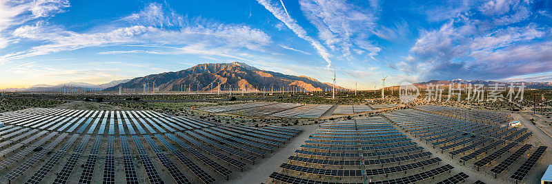 加州棕榈泉的太阳能电池板和风车上的鸟瞰日出