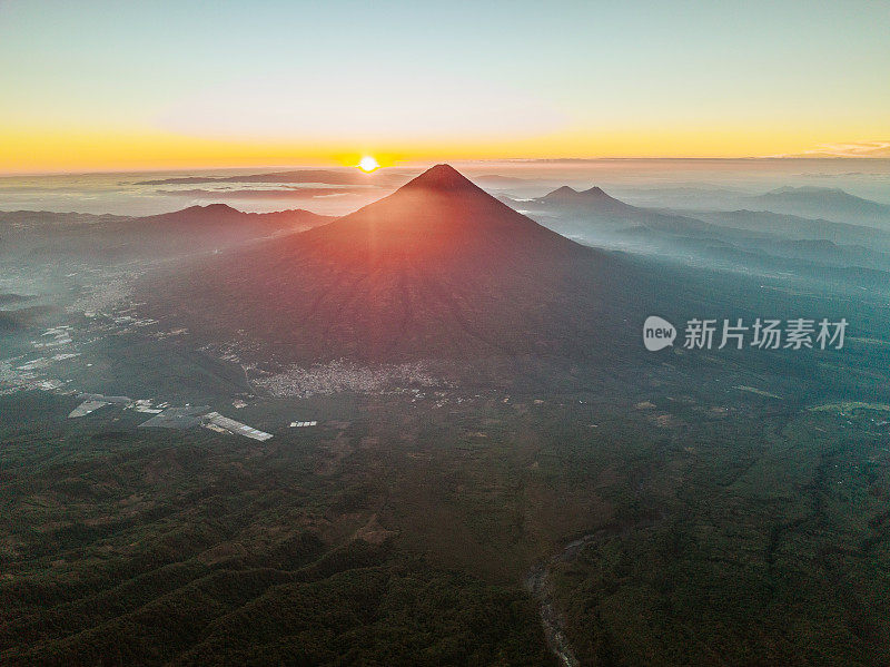 鸟瞰危地马拉的阿瓜火山