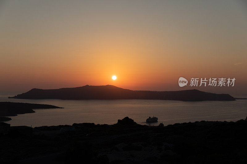 希腊圣托里尼火山破火山口的景观和建筑