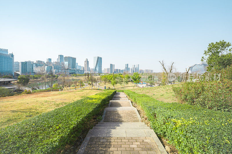 阳光明媚的城市