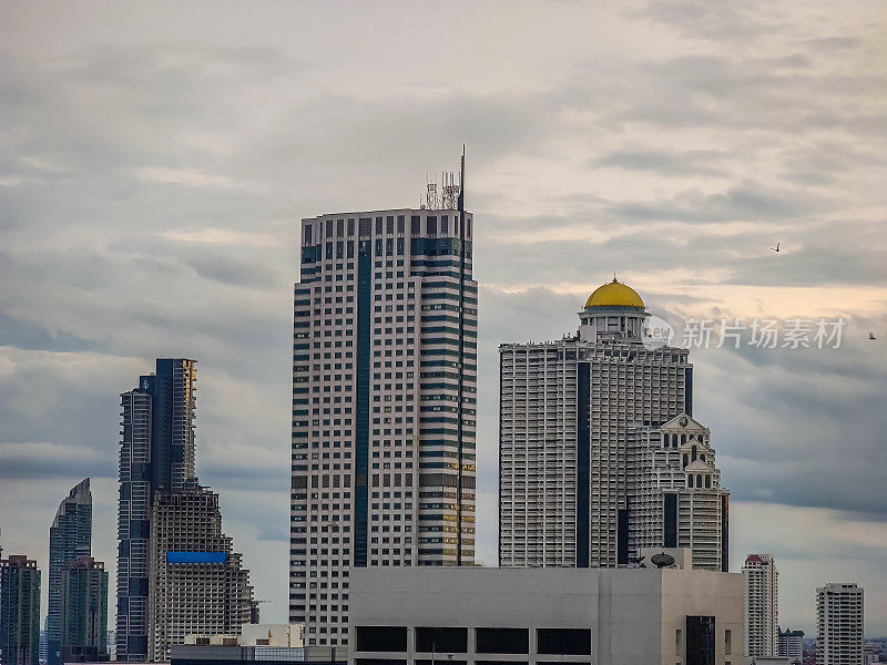 空中俯瞰曼谷市中心与天空酒吧在Lebua的距离