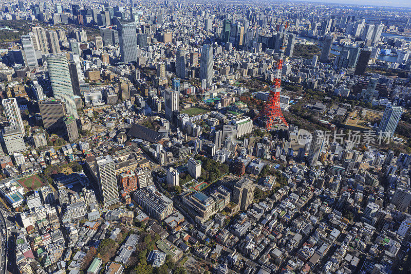 从日本东京港区俯瞰东京塔