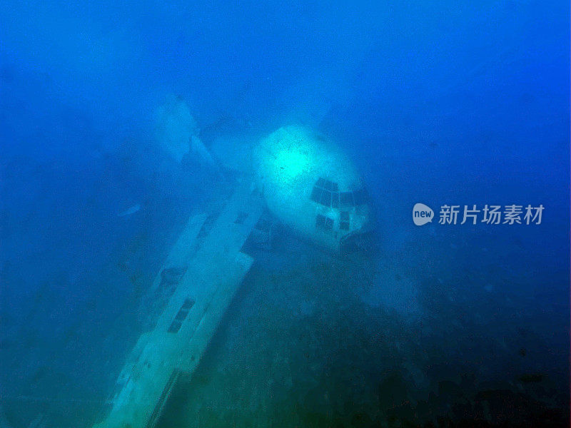 C130大力神飞机，在约旦红海亚喀巴湾的一个潜水地点