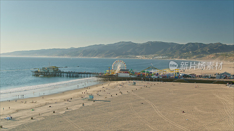 加州圣莫尼卡海滩和码头鸟瞰图