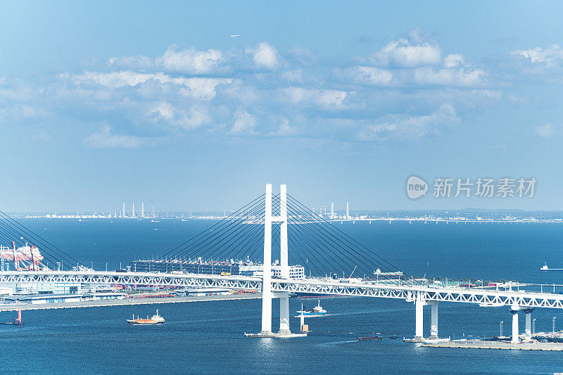 从横滨港东未来的樱町鸟瞰横滨湾大桥