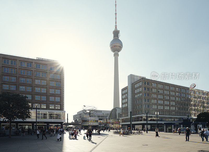 德国柏林米特区东侧的亚历山大广场和电视塔