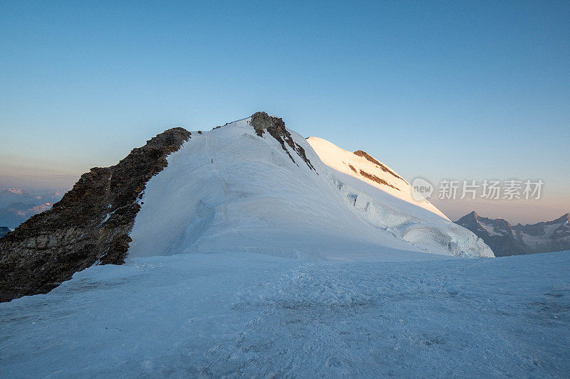 瑞士的雪山山脊