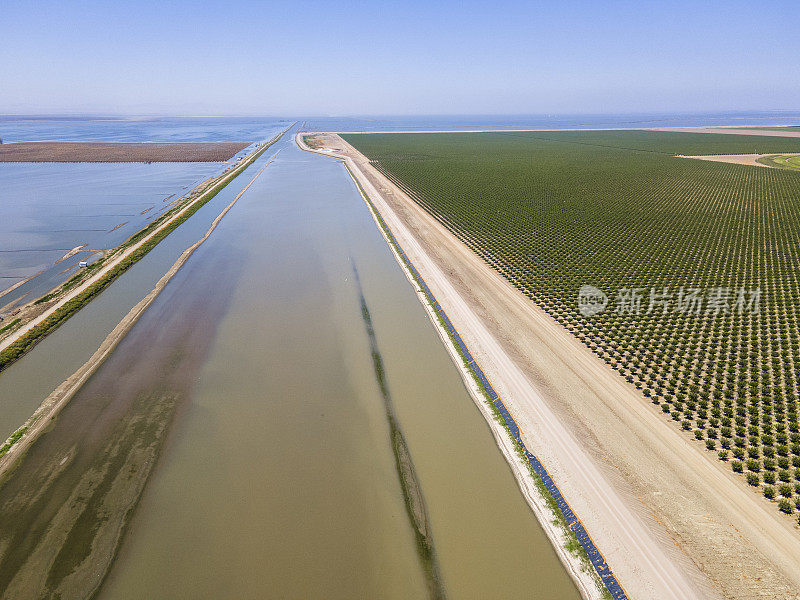 2023年，加州图拉雷湖被洪水淹没