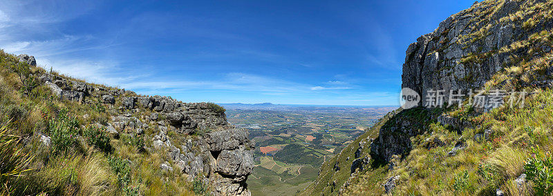 山谷中的Stellenbosch镇全景