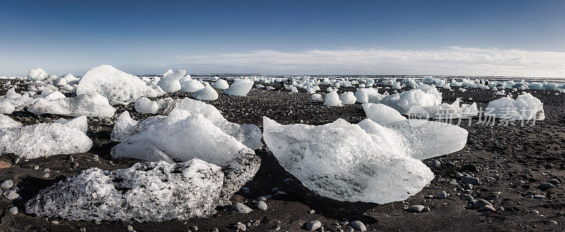 冰岛钻石海滩Jökulsárlón冰山全景Jokulsarlon黑海滩