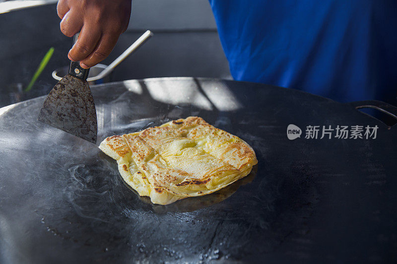 面目全非的男人在做印度烤肉