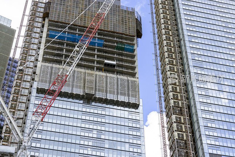 城市中摩天大楼的建设，背景与复制空间