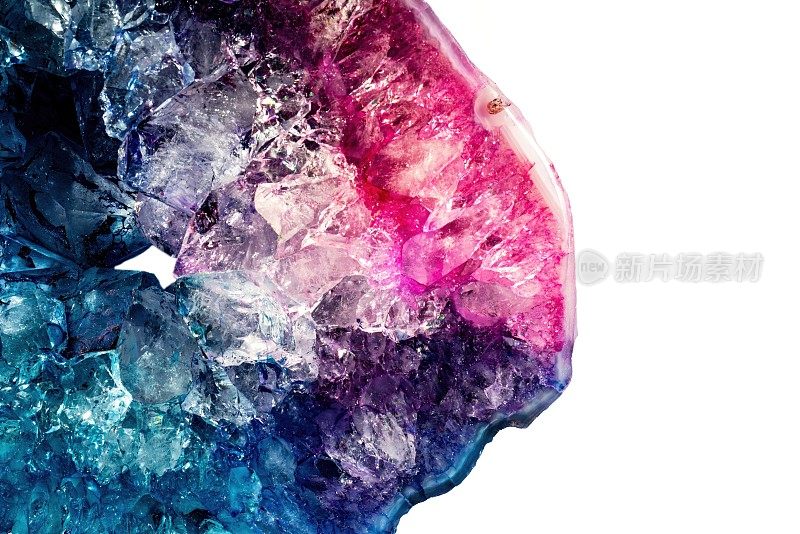 玛瑙晶体截面背景。天然半透明玛瑙晶体表面片。矿石的宏观特写，抽象结构