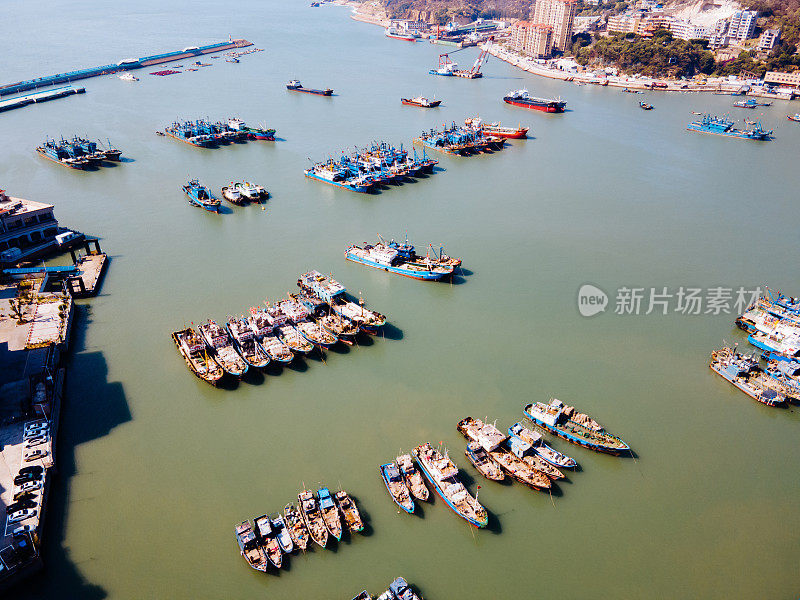 中国福建省福州市连江县黄旗镇，渔船停靠在港口