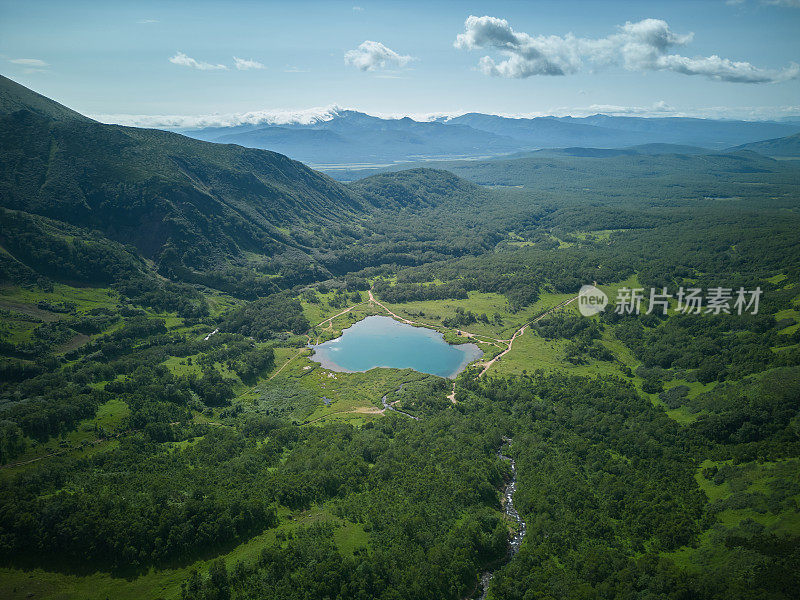 塔科洛奇湖位于瓦奇卡泽山脉地区